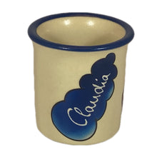 Laden Sie das Bild in den Galerie-Viewer, Eierbecher / Schnapsglas „Robbe Mädchen“ mit Wunschnamen - Jeder Name ist möglich!