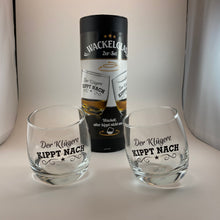 Laden Sie das Bild in den Galerie-Viewer, Wackelglas „Der Klügere kippt nach“