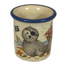 Laden Sie das Bild in den Galerie-Viewer, Eierbecher / Schnapsglas „Robbe Pirat“ mit Wunschnamen - Jeder Name ist möglich!