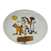 Laden Sie das Bild in den Galerie-Viewer, Teller mit Gravur - Jeder Name ist möglich. Der Name wird in das braune Schild eingraviert