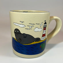 Laden Sie das Bild in den Galerie-Viewer, Kindertasse „Robbe“ klein (Espressogröße) mit Wunschnamen - Jeder Name ist möglich!