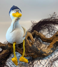 Laden Sie das Bild in den Galerie-Viewer, Kantensitzer „Möwe“ 2er Set mit Mütze