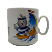 Laden Sie das Bild in den Galerie-Viewer, Tasse, Porzellan, Robbe „Segler, Seefahrer - Steg“ mit Wunschnamen - Jeder Name ist möglich!