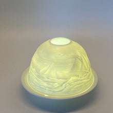Laden Sie das Bild in den Galerie-Viewer, Porzellan Windlicht, „auf See"