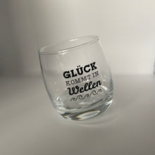 Laden Sie das Bild in den Galerie-Viewer, Wackelglas „Glück kommt in Wellen“