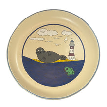 Laden Sie das Bild in den Galerie-Viewer, Teller Keramik Robbe mit Wunschnamen - Jeder Name ist möglich!