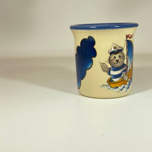 Laden Sie das Bild in den Galerie-Viewer, Eierbecher / Schnapsglas „Robbe Seefahrer“ mit Wunschnamen - Jeder Name ist möglich!
