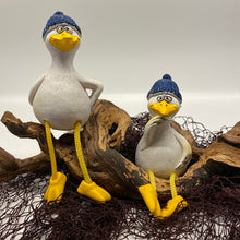 Laden Sie das Bild in den Galerie-Viewer, Kantensitzer „Möwe“ 2er Set mit Mütze