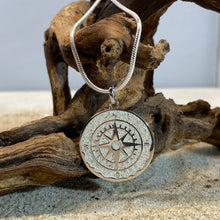 Laden Sie das Bild in den Galerie-Viewer, Anhänger „Kompassrose“ von DUR Schmuck