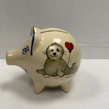 Laden Sie das Bild in den Galerie-Viewer, Sparschwein Robbe „Herzluftballon“ mit Wunschnamen - Jeder Name ist möglich!