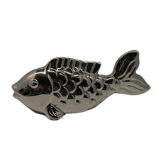 Laden Sie das Bild in den Galerie-Viewer, Silberner "Fisch", Keramikfigur