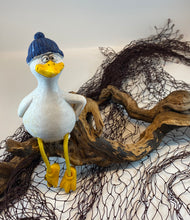 Laden Sie das Bild in den Galerie-Viewer, Kantensitzer „Möwe“ 2er Set mit Mütze