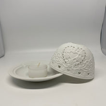 Laden Sie das Bild in den Galerie-Viewer, Porzellan Windlicht „Herz"