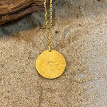 Laden Sie das Bild in den Galerie-Viewer, Kette „Sonnenrad“ von DUR Schmuck