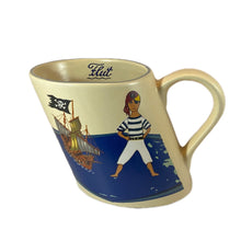 Laden Sie das Bild in den Galerie-Viewer, Schiefe Keramik-Tasse, Piratenjunge - Jeder Name ist möglich und wird in die blaue Fläche graviert
