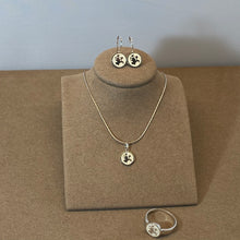 Laden Sie das Bild in den Galerie-Viewer, Ohrhänger „Rügen“, Kette „Rügen“ und Ring „Rügen“ von DUR Schmuck