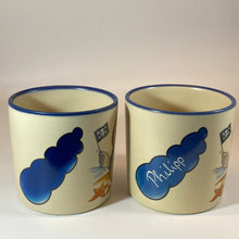 Laden Sie das Bild in den Galerie-Viewer, Tasse, Keramik, Robbe „Pirat“ mit Wunschnamen - Jeder Name ist möglich!