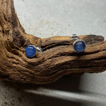 Laden Sie das Bild in den Galerie-Viewer, DUR Schmuck: Ohrringe, Ohrstecker "Kyanit" mit Kyanit O4975