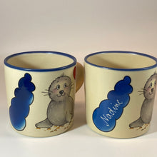 Laden Sie das Bild in den Galerie-Viewer, Tasse, Keramik, „Robbe mit Herzluftballon“ mit Wunschnamen - Jeder Name ist möglich!