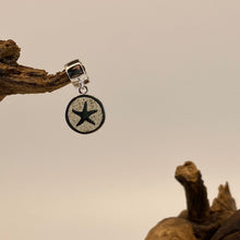 Laden Sie das Bild in den Galerie-Viewer, Charm Strandsand „ Seestern“ von DUR Schmuck