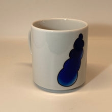 Laden Sie das Bild in den Galerie-Viewer, Tasse, Porzellan, Robbe „Pirat“ mit Wunschnamen - Jeder Name ist möglich!