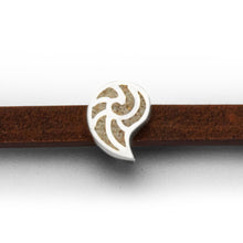 Laden Sie das Bild in den Galerie-Viewer, DUR Schmuck: Element "Sandnautilus" mit Strandsand F173