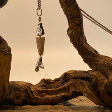 Laden Sie das Bild in den Galerie-Viewer, Anhänger „Sprotte“ von DUR Schmuck