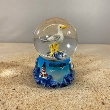 Laden Sie das Bild in den Galerie-Viewer, Schneekugel "Insel Rügen - Möwe"