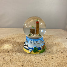 Laden Sie das Bild in den Galerie-Viewer, Schneekugel "Insel Rügen - Kap Arkona"
