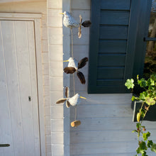 Laden Sie das Bild in den Galerie-Viewer, Windspiel "Flattermöwen" 3er Mobile