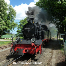 Laden Sie das Bild in den Galerie-Viewer, Der "Rasende Roland": Nostalgie auf Schienen - von Putbus nach Göhren! Einst zur Güterbeförderung auf der Insel etabliert, ist die historische Eisenbahn heute Besuchermagnet für Groß und Klein.