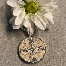 Laden Sie das Bild in den Galerie-Viewer, DUR Schmuck: Anhänger Göhren / Rügen "Kompassrose" mit Göhren-Anhänger Strandsand P3634