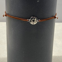 Laden Sie das Bild in den Galerie-Viewer, DUR Schmuck: Armband "Kompassrose" Elastik A1505