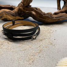Laden Sie das Bild in den Galerie-Viewer, Ledrearmband mit Element „Herz“ von DUR Schmuck