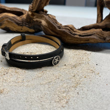 Laden Sie das Bild in den Galerie-Viewer, Lederarmband mit Element „Seestern“ von DUR Schmuck