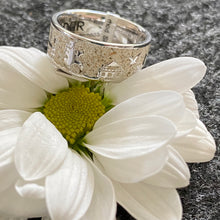 Laden Sie das Bild in den Galerie-Viewer, DUR Schmuck: Strandring "Göhren / Rügen" der Göhren Ring mit Strandsand R5291