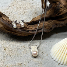 Laden Sie das Bild in den Galerie-Viewer, Ohrstecker „Strandperle“ und Kette „Strandperle“ von DUR Schmuck