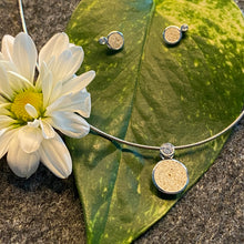 Laden Sie das Bild in den Galerie-Viewer, DUR Schmuck: Kette "Polarstern" mit Strandsand K2456