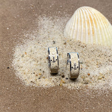 Laden Sie das Bild in den Galerie-Viewer, DUR Schmuck: Ohrringe, Creolen "Hoffnung" mit Strandsand O5088