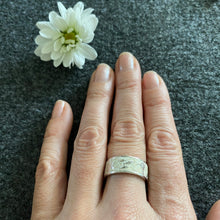 Laden Sie das Bild in den Galerie-Viewer, DUR Schmuck: Strandring "Mönchgut" der Mönchgutring mit Strandsand R5509