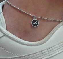 Laden Sie das Bild in den Galerie-Viewer, DUR Schmuck: Fußkette "Freiheit" mit Lavasand A1576