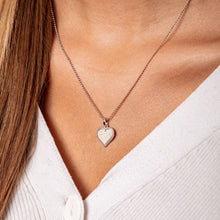 Laden Sie das Bild in den Galerie-Viewer, DUR Schmuck: Kette "Herz" mit Strandsand K2465