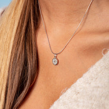 Laden Sie das Bild in den Galerie-Viewer, DUR Schmuck: Kette "Steuerrad" mit Strandsand K2594