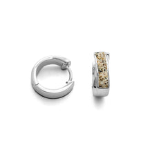 Laden Sie das Bild in den Galerie-Viewer, DUR Schmuck: Ohrringe, Creolen "Saturn" mit Strandsand O4888