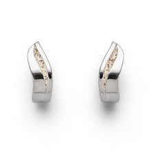 Laden Sie das Bild in den Galerie-Viewer, DUR Schmuck: Ohrring, Creole "Silberschweif" mit Strandsand O5086