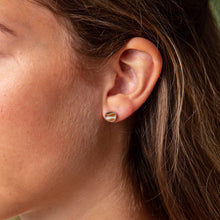 Laden Sie das Bild in den Galerie-Viewer, DUR Schmuck: Ohrringe, Ohrstecker "Strandlust" Bernstein-Strandsand-Mix O5141