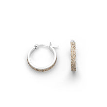 Laden Sie das Bild in den Galerie-Viewer, DUR Schmuck: Ohrring, Creole "rund 18,5 mm" mit Strandsand, O5544