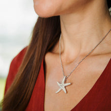 Laden Sie das Bild in den Galerie-Viewer, DUR Schmuck: Anhänger "Sandseestern" mit Strandsand P2826