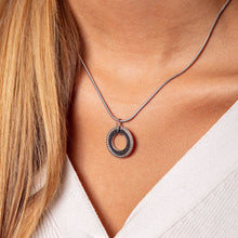 Laden Sie das Bild in den Galerie-Viewer, DUR Schmuck: Anhänger "Jupiter" mit Lavasand P2999