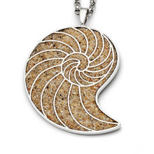 Laden Sie das Bild in den Galerie-Viewer, DUR Schmuck: Anhänger "Sandnautilus" mit Strandsand P3096